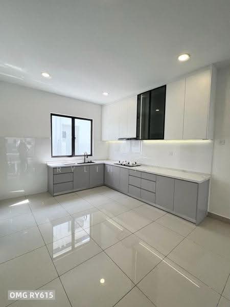 Rumah Teres 2-Tingkat untuk Disewa di Telok Panglima Garang (Selangor) - Rylin Tan - Kitchen - PropertyGuru.com.my