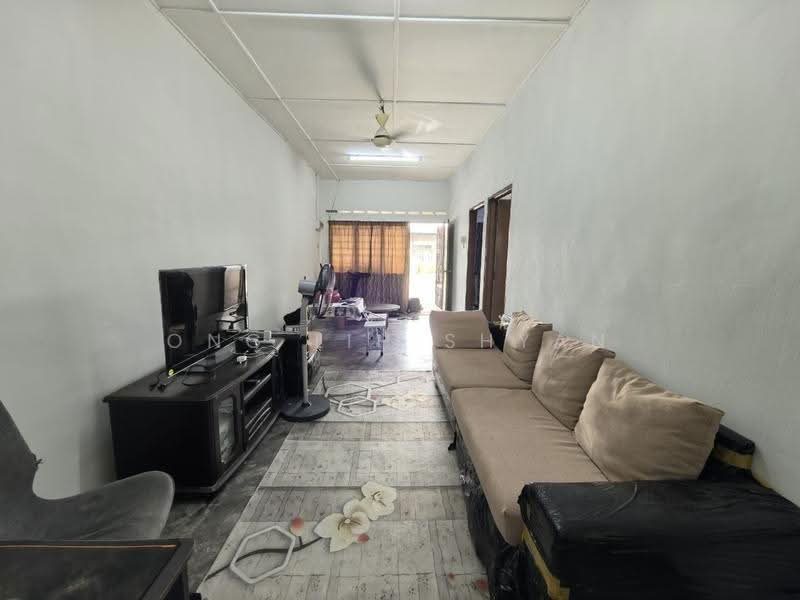 1-storey Terraced House for Sale in Pekan Nanas (Johor) - Ong Lih Shyan - Living Room - PropertyGuru.com.my