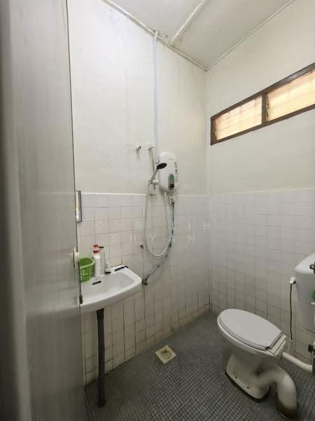 1-storey Terraced House for Sale in Pekan Nanas (Johor) - Ong Lih Shyan - Bathroom - PropertyGuru.com.my