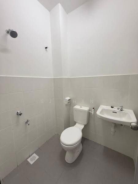 Rumah Bandar untuk Disewa di Kelapa Sawit (Kulai) - SJ CHAN - Bathroom - PropertyGuru.com.my