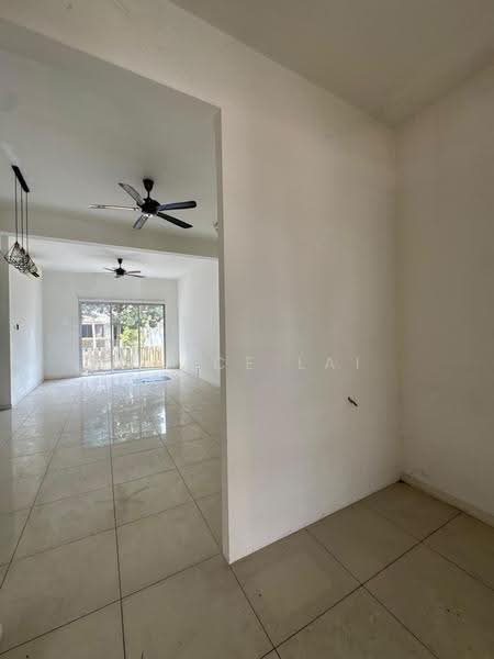 Rumah Teres untuk Disewa di Bandar Tropicana Aman (Telok Panglima Garang) - Grace Lai - Living Room - PropertyGuru.com.my