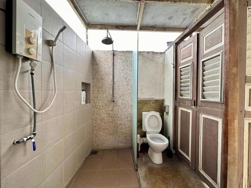 Rumah Teres 1.5-Tingkat untuk Disewa di George Town (Penang) - Alwin Zh Chen Lim - Bathroom - PropertyGuru.com.my
