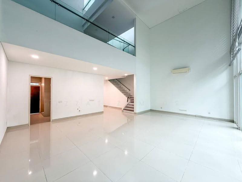 Rumah Teres 3-Tingkat untuk Dijual di Bukit Jelutong (Shah Alam) - Izzat Zamros - Living Room - PropertyGuru.com.my