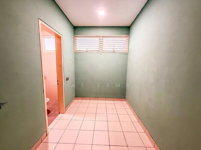 Rumah Teres 3-Tingkat untuk Dijual di Bukit Jelutong (Shah Alam) - Izzat Zamros - PropertyGuru.com.my