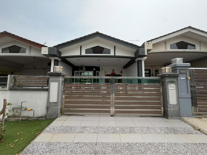 1-storey Terraced House for Rent in Taman Lagenda Putra (Kulai) - Danny See - Exterior - PropertyGuru.com.my