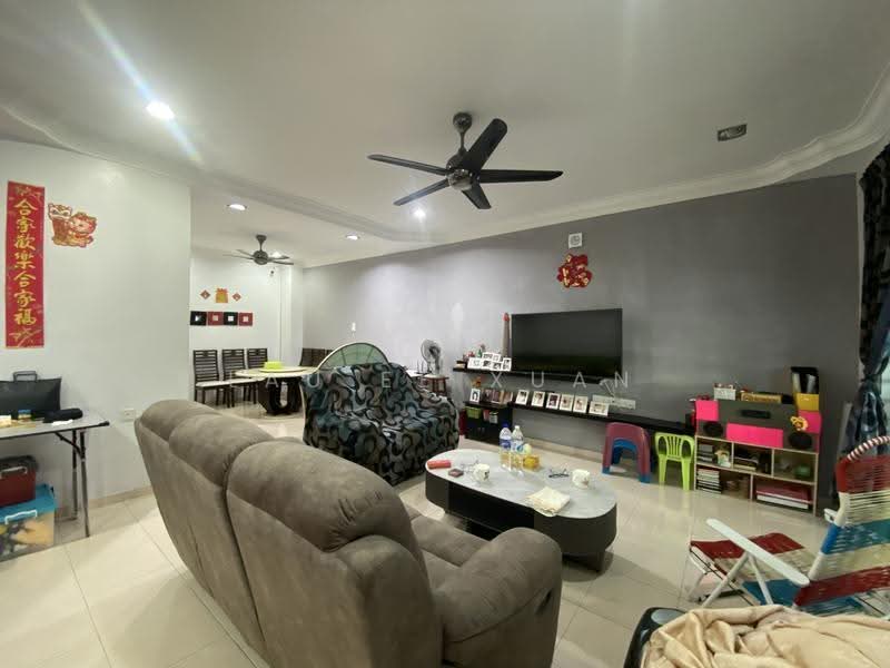 Rumah Teres 2-Tingkat untuk Dijual di Taman Evergreen Heights (Batu Pahat) - Lau Ee Xuan - Living Room - PropertyGuru.com.my
