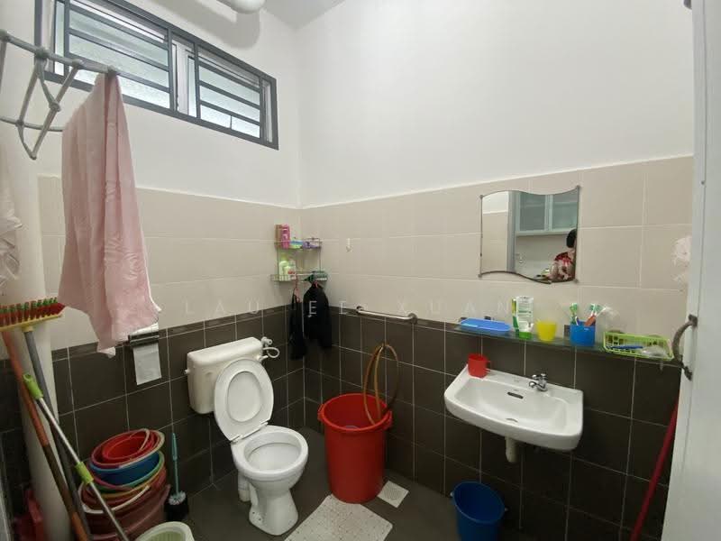 Rumah Teres 2-Tingkat untuk Dijual di Taman Evergreen Heights (Batu Pahat) - Lau Ee Xuan - Bathroom - PropertyGuru.com.my