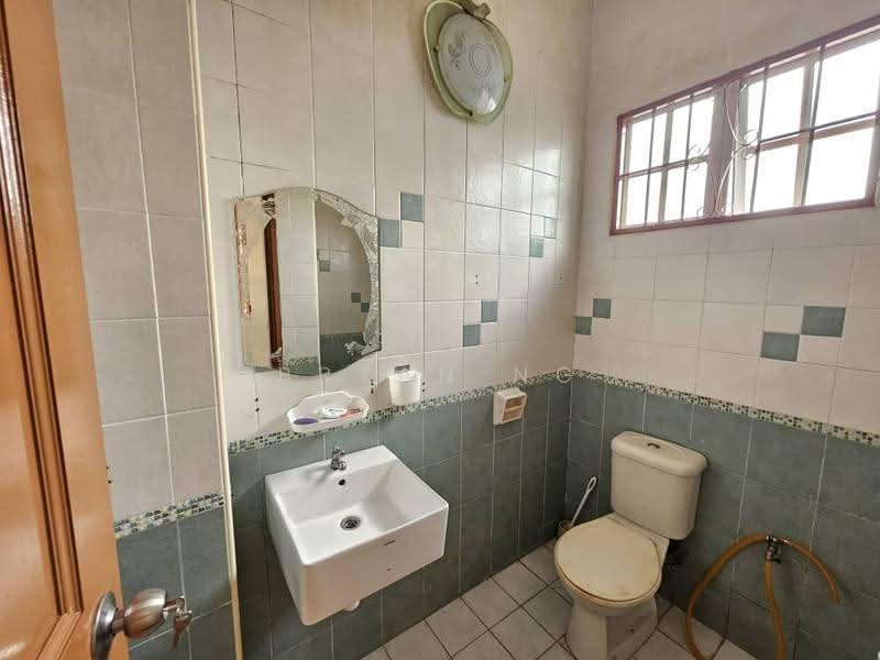 Rumah Teres 2-Tingkat untuk Dijual di Taman Seri Taming (Cheras) - Bryan Ng - Bathroom - PropertyGuru.com.my