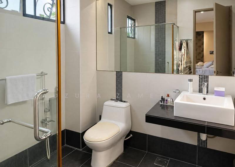Semi-Detached House for Sale in D'Kayangan (Shah Alam) - Adzura Zamedin - Bathroom - PropertyGuru.com.my