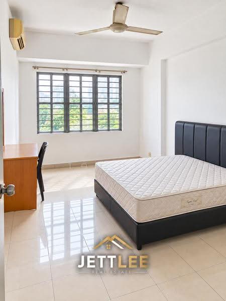 Kondominium untuk Dijual di Regency Condominium - Tom Lee - Bedroom - PropertyGuru.com.my