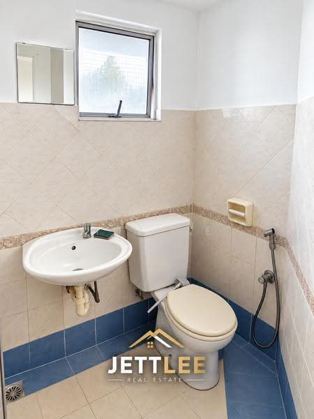 Kondominium untuk Dijual di Regency Condominium - Tom Lee - Bathroom - PropertyGuru.com.my