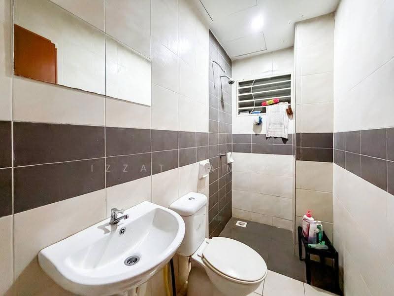 Apartment for Sale at Putra Suria Residence - Izzat Zamros - Bathroom - PropertyGuru.com.my