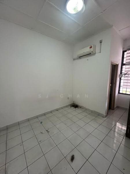 1-storey Terraced House for Rent in Taman Molek (Johor Bahru) - SJ CHAN - Interior - PropertyGuru.com.my
