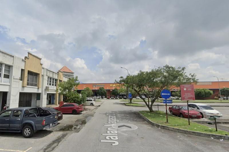 Shop for Sale in Desa Latania (Shah Alam) - KEN FARM - Exterior - PropertyGuru.com.my