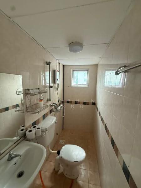 Pangsapuri untuk Disewa di Bistari Impian Apartment - Josephine Yong - Bathroom - PropertyGuru.com.my