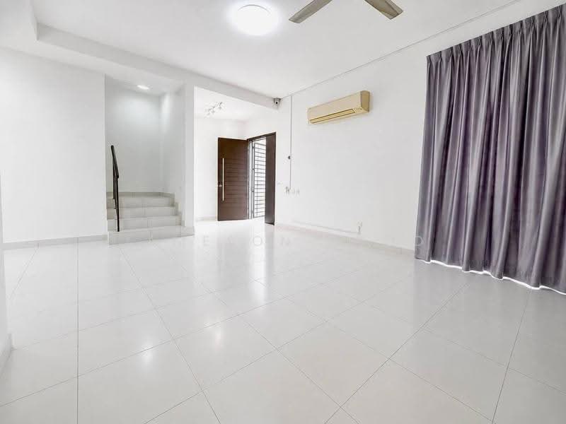 Rumah Kluster untuk Dijual di Setia Tropika (Johor Bahru) - Jameson Choo - Living Room - PropertyGuru.com.my