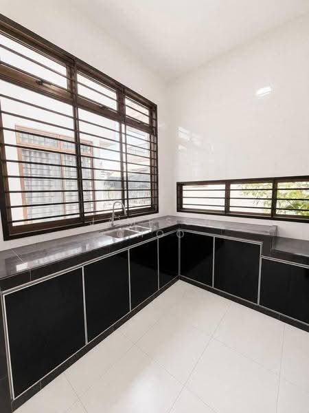 Rumah Kluster untuk Dijual di Setia Tropika (Johor Bahru) - Jameson Choo - Kitchen - PropertyGuru.com.my