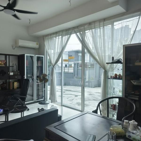 Rumah Kluster untuk Dijual di Austin Heights (Tebrau) - Sheng Cheng Tiew - Living Room - PropertyGuru.com.my