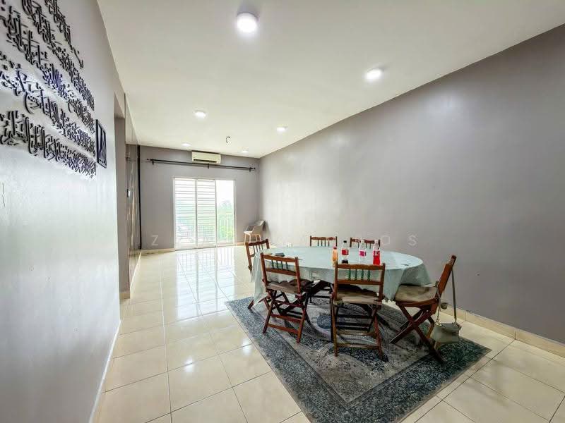 Kondominium untuk Dijual di Kristal Heights - Izzat Zamros - Dining Room - PropertyGuru.com.my
