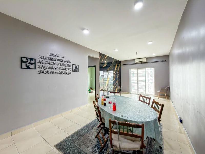 Kondominium untuk Dijual di Kristal Heights - Izzat Zamros - Dining Room - PropertyGuru.com.my