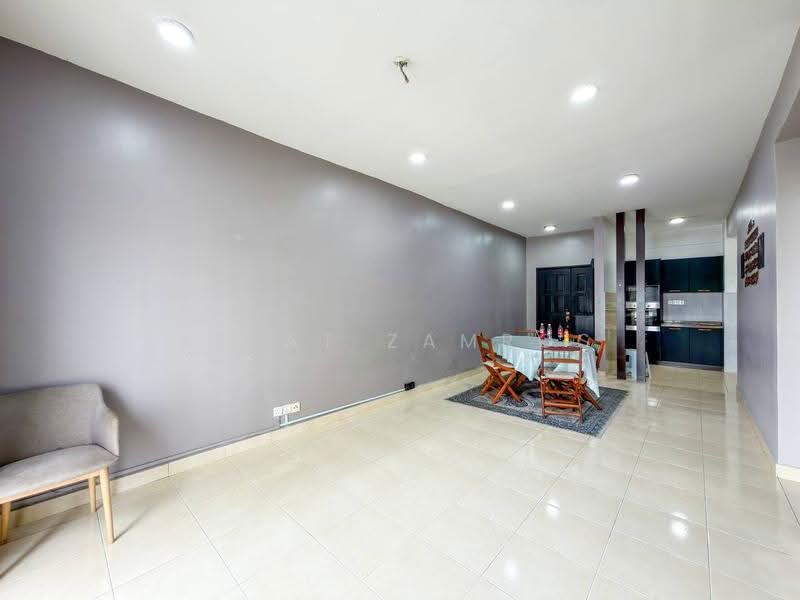 Kondominium untuk Dijual di Kristal Heights - Izzat Zamros - Dining Room - PropertyGuru.com.my