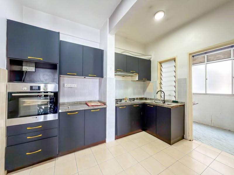 Kondominium untuk Dijual di Kristal Heights - Izzat Zamros - Kitchen - PropertyGuru.com.my