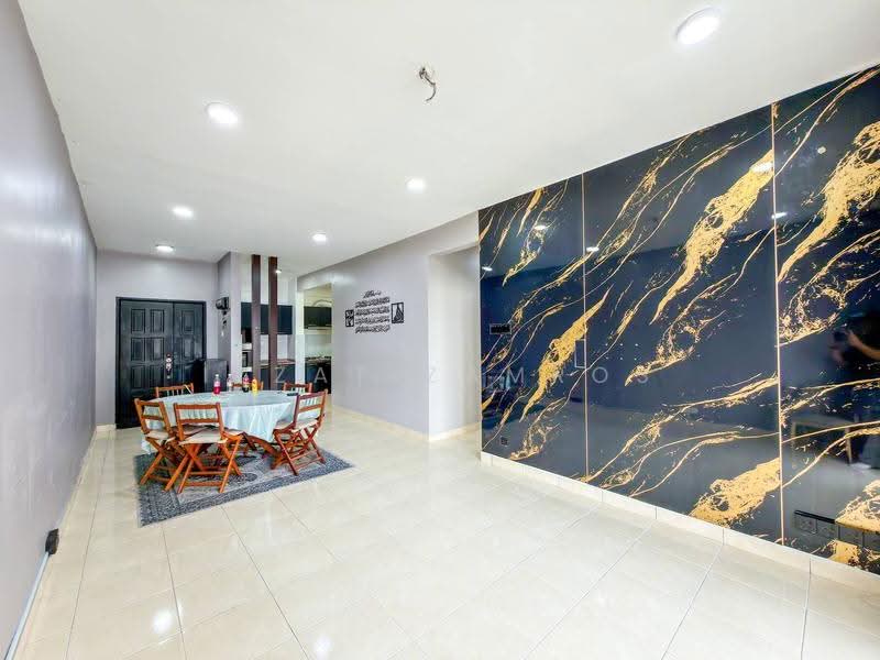 Kondominium untuk Dijual di Kristal Heights - Izzat Zamros - Dining Room - PropertyGuru.com.my