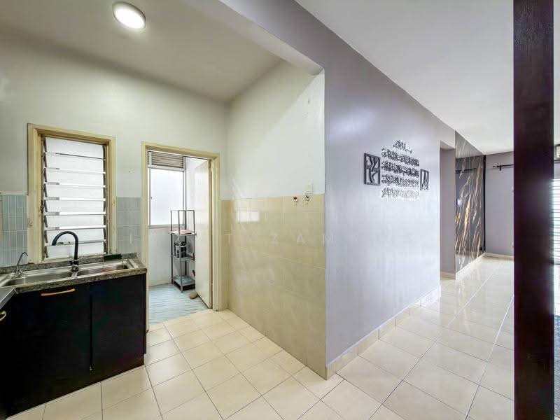 Kondominium untuk Dijual di Kristal Heights - Izzat Zamros - Kitchen - PropertyGuru.com.my