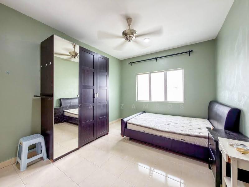 Kondominium untuk Dijual di Kristal Heights - Izzat Zamros - Bedroom - PropertyGuru.com.my