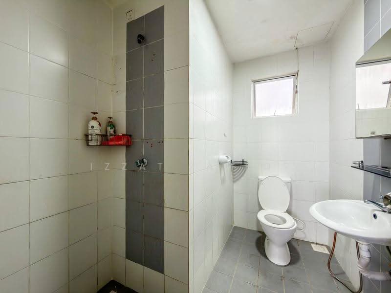 Kondominium untuk Dijual di Kristal Heights - Izzat Zamros - Bathroom - PropertyGuru.com.my
