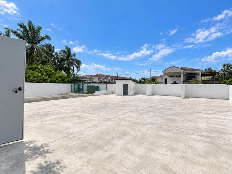 Commercial Bungalow for Rent in Bukit Pasir (Batu Pahat) - Lau Ee Xuan - Exterior - PropertyGuru.com.my