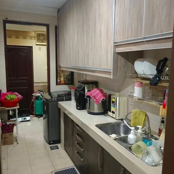 Terraced House for Sale in Bukit Jelutong (Shah Alam) - Zahir Ajran - Kitchen - PropertyGuru.com.my