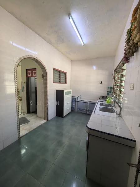 1-storey Terraced House for Sale in Taman Gunung Lambak (Kluang) - Shanel Tee - Kitchen - PropertyGuru.com.my
