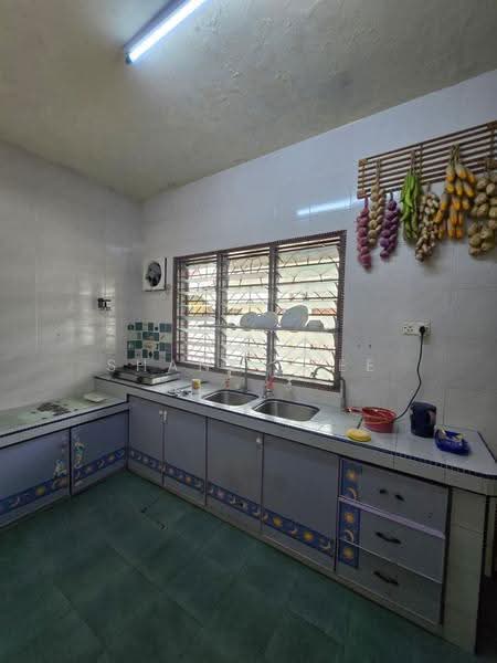 1-storey Terraced House for Sale in Taman Gunung Lambak (Kluang) - Shanel Tee - Kitchen - PropertyGuru.com.my