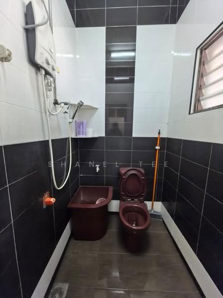 1-storey Terraced House for Sale in Taman Gunung Lambak (Kluang) - Shanel Tee - Bathroom - PropertyGuru.com.my