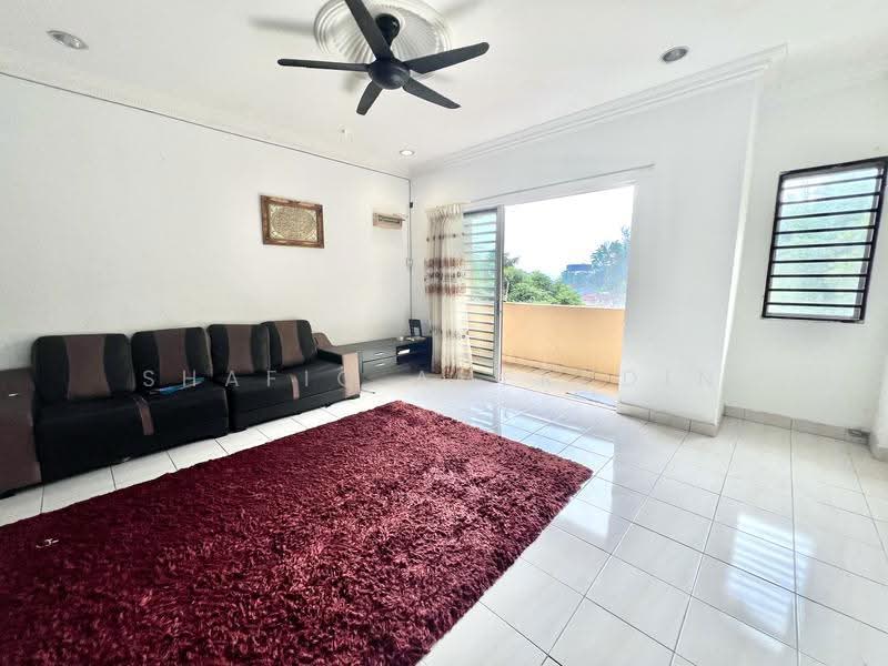 Rumah Teres 3-Tingkat untuk Dijual di Taman Selayang Mulia (Selayang) - Shafiq Amerudin - Living Room - PropertyGuru.com.my