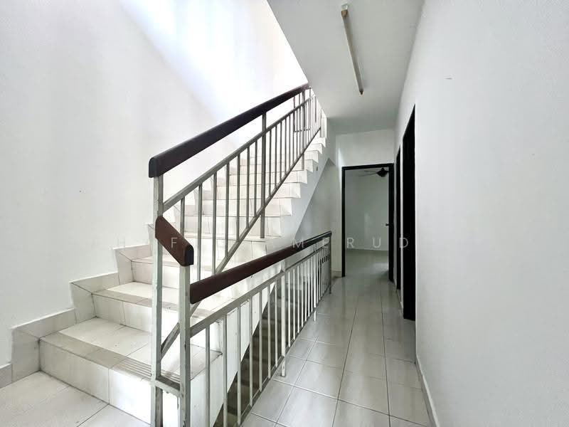 Rumah Teres 3-Tingkat untuk Dijual di Taman Selayang Mulia (Selayang) - Shafiq Amerudin - Corridor - PropertyGuru.com.my