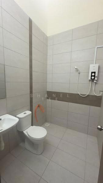1-storey Terraced House for Rent in Kluang (Johor) - Shanel Tee - Bathroom - PropertyGuru.com.my