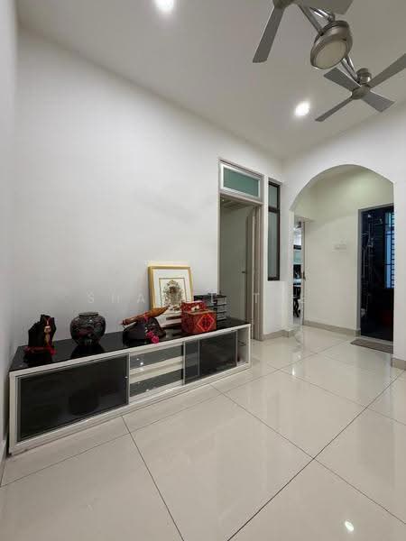 Rumah Kluster untuk Dijual di Taman Kempas Indah (Tebrau) - Shanel Tee - Living Room - PropertyGuru.com.my