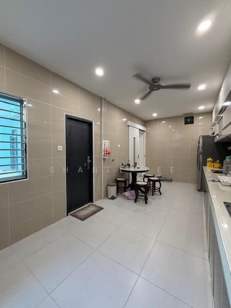 Cluster House for Rent in Taman Kempas Indah (Tebrau) - Shanel Tee - Kitchen - PropertyGuru.com.my