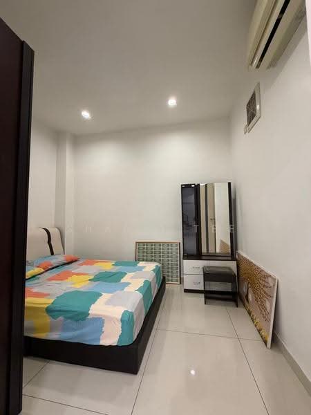 Cluster House for Rent in Taman Kempas Indah (Tebrau) - Shanel Tee - Bedroom - PropertyGuru.com.my