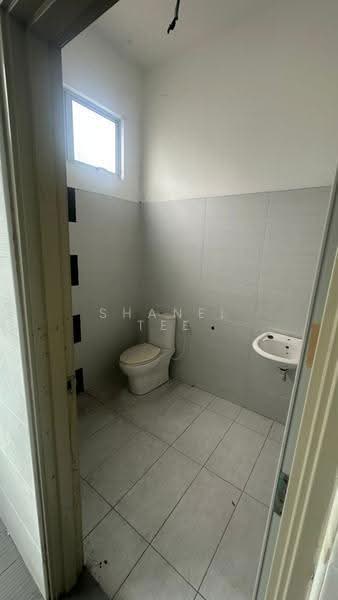 Rumah Teres 2-Tingkat untuk Dijual di Taman Sri Kluang (Kluang) - Shanel Tee - Bathroom - PropertyGuru.com.my