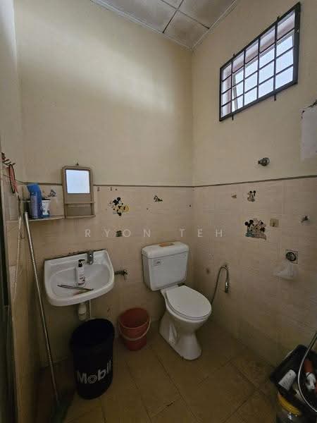 Rumah Teres 1-Tingkat untuk Dijual di Taman Puteri Wangsa (Ulu Tiram) - Ryon Teh - Bathroom - PropertyGuru.com.my