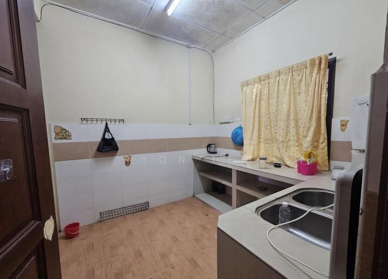 Rumah Teres 1-Tingkat untuk Dijual di Taman Puteri Wangsa (Ulu Tiram) - Ryon Teh - Kitchen - PropertyGuru.com.my