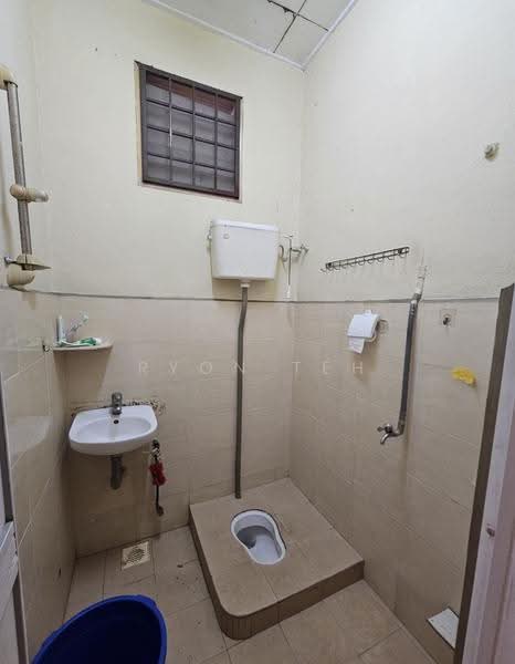 Rumah Teres 1-Tingkat untuk Dijual di Taman Puteri Wangsa (Ulu Tiram) - Ryon Teh - Bathroom - PropertyGuru.com.my