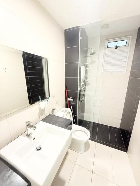 Kediaman Servis untuk Disewa di Tropez Residences - CK Lim - Bathroom - PropertyGuru.com.my