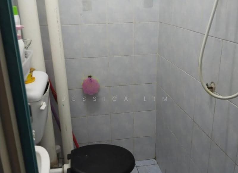Flat for Sale at Mutiara Magna - Jessica Lim - Bathroom - PropertyGuru.com.my