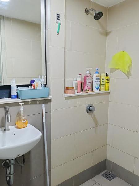 Kediaman Servis untuk Dijual di Tamarind Suites - Eric Cheah - Bathroom - PropertyGuru.com.my