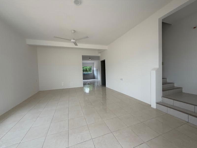 Rumah Teres 2-Tingkat untuk Dijual di Desa Pinggiran Bayu (Mantin) - FB Chong - Living Room - PropertyGuru.com.my