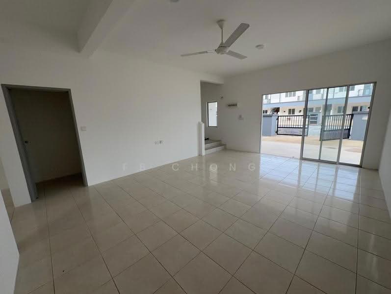 Rumah Teres 2-Tingkat untuk Dijual di Desa Pinggiran Bayu (Mantin) - FB Chong - Living Room - PropertyGuru.com.my